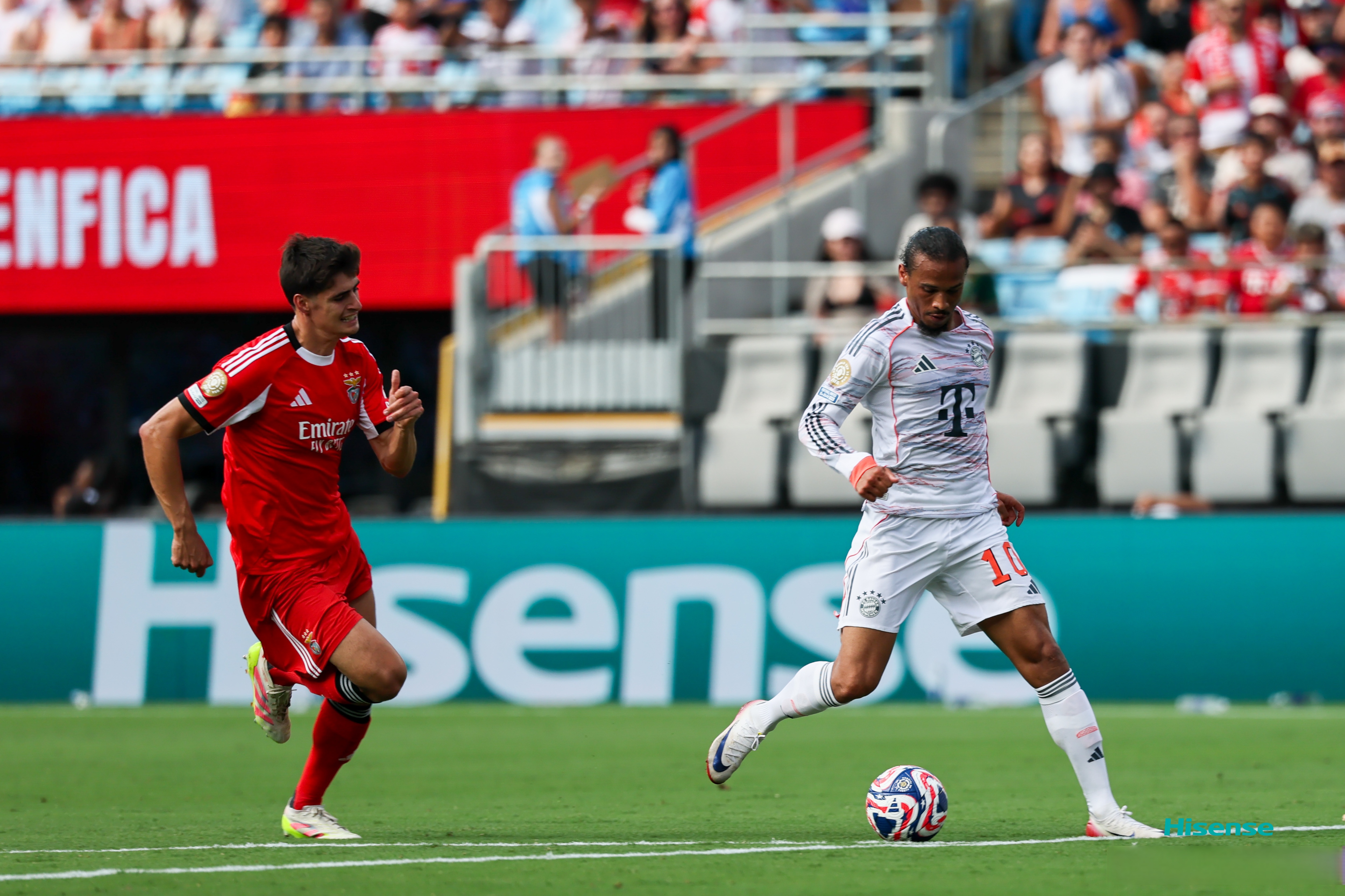 包含转会期葡超传出新动向；洛杉矶快船止住颓势；管理层表态——球迷炸锅；团队化学反应显著的词条